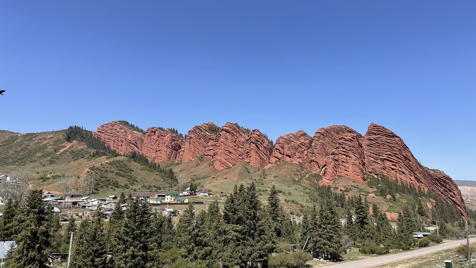 The red sandstone ridge of Jeti-Oguz above the village